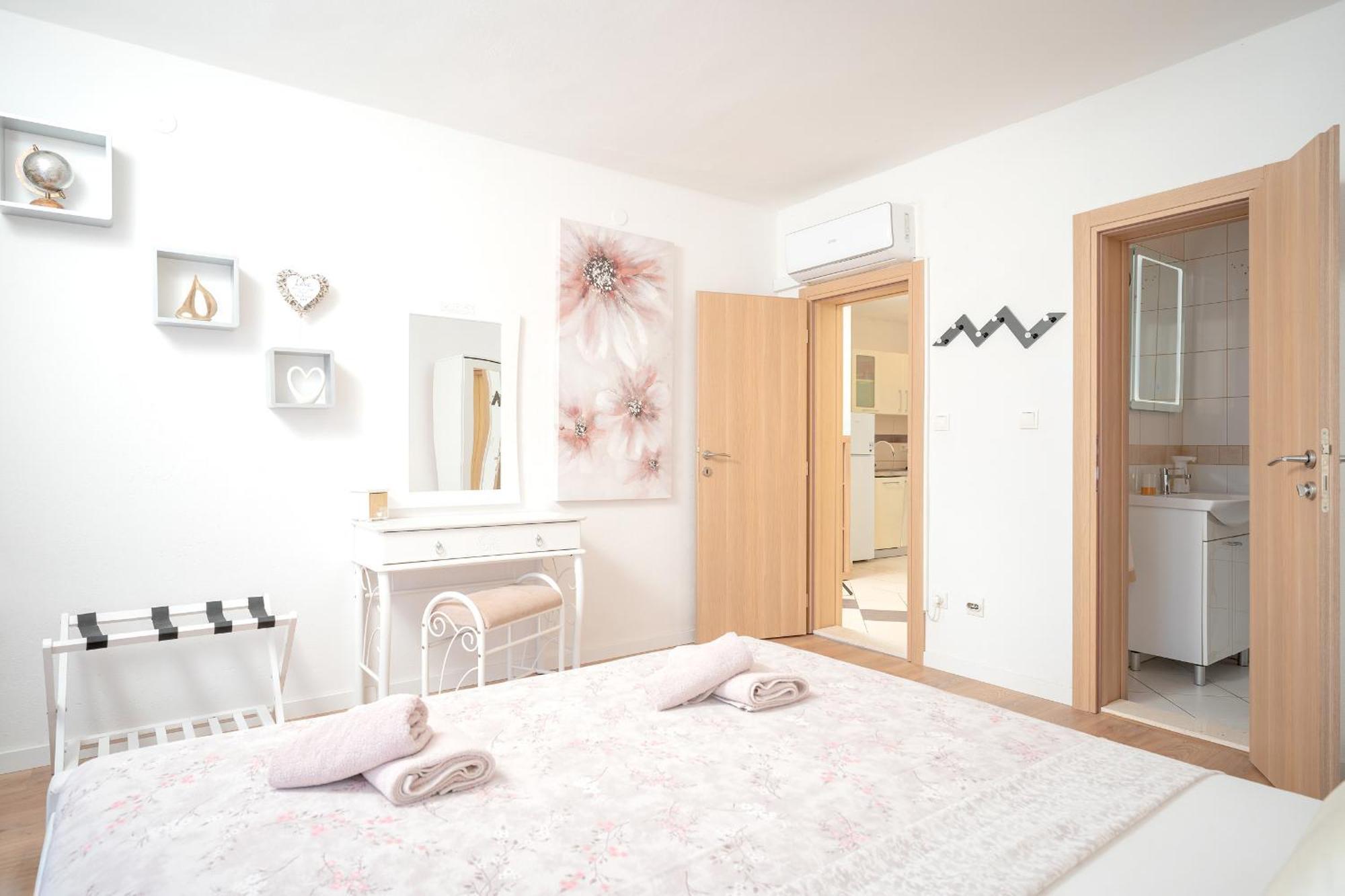 חוואר Apartments Edi - Zf Hvar מראה חיצוני תמונה